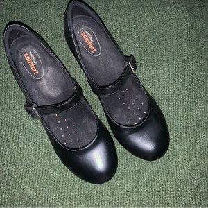 Comfortable kitten heels